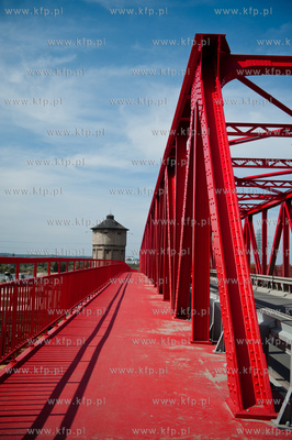 Gdansk Letnica. Odnowiony wiadukt kolejowy na ulicy...