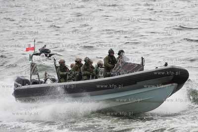 Zatoka Gdanska. Pokaz akcji odbijania zakladnikow ze...