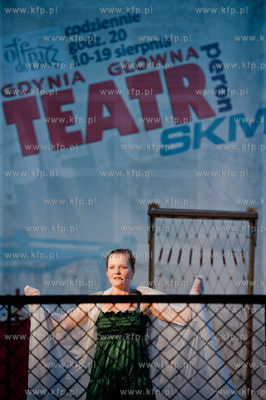 Gdynia. Dworzec Glowny PKP. Przedstawienie pt. ...i...