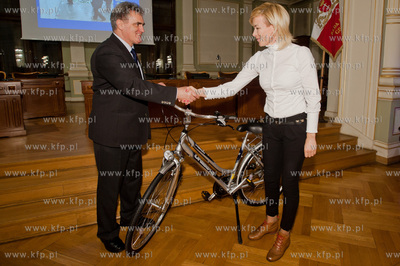Gdansk. Sala Obrad Nowego Ratusza. Wreczenie nagrod...