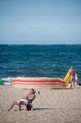 Gdansk. Wakacyjny, sloneczny dzien na plazy w Brzeznie.
08.07.2013
fot....