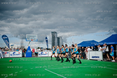 Gdynia. Skwer Kosciuszki. Wielki Mecz Koszykowki pomiedzy...