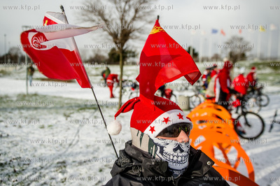 Gdansk. Parking pod Ergo Arena. Coroczna akcja Mikolaje...