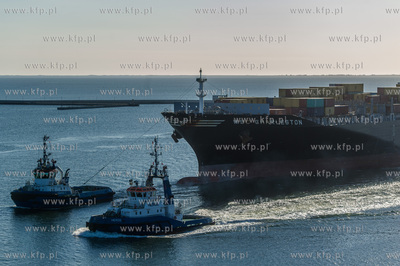 Najwiekszy kontenerowiec w historii portu MSC Charleston,...