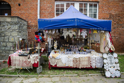Gdansk. Plac przed siedziba Polskiego Zwiazku Wedkarskiego...