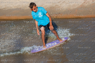 Gdansk. Letni wypoczynek na plazy miejskiej Stogi....