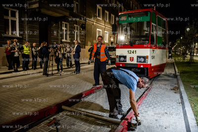 Gdansk. Dolne Miasto. Operacja ustawiania zabytkowego...