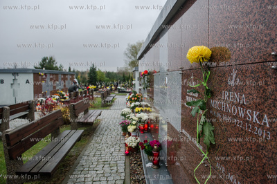 Gdańsk. Cmentarz Łostowicki. Dzień Wszystkich Świętych....