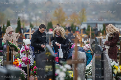 Gdańsk. Cmentarz Łostowicki. Dzień Wszystkich Świętych....