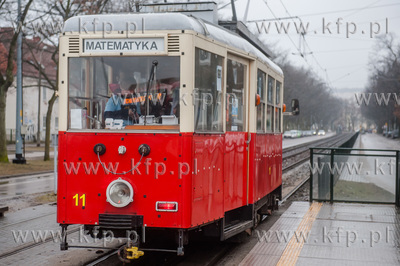 Gdańsk. Wrzeszcz. Zabytkowy tramwaj 105 N z 1952 kursujący...