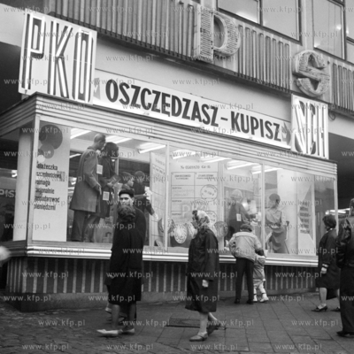 Witryna Spółdzielczego Domu Towarowego Sezam w Gdańsku...