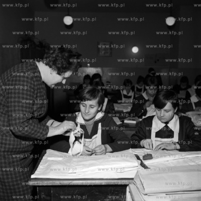Na lekcji w szkole odzieżowej w Gdańsku. 
12.1966
0000640z_grudzien1966
Fot....