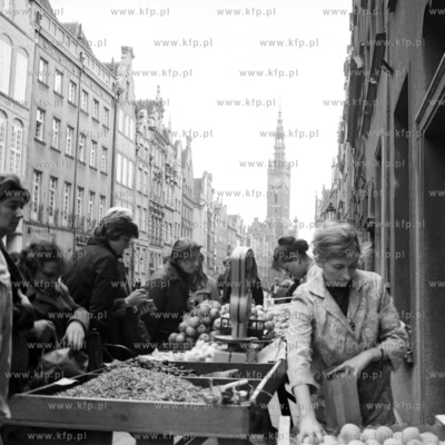 Warzywniak na ulicy Długiej w Gdańsku.
09.1971
wrzesien1971_z.kosycarz_p51
Fot....