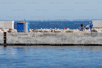 Gdynia. Trwa remont gdynskiego falochronu. Zostanie...