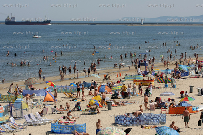 Swinoujsciu. Sloneczna pogoda sprzyja plazowaniu i...