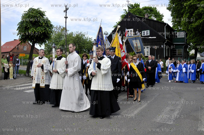 Procesja Bozego Ciala przeszla ulicami Pelplina.  03.06.2010...