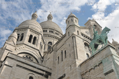 Montmartre - historyczna dzielnica Paryza polozona...