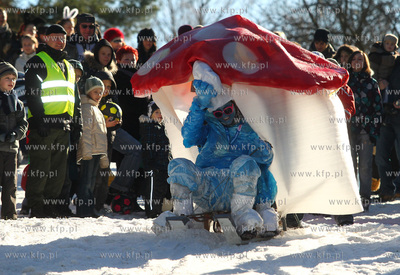 Druga edycja Crezy slide - Zjazdu na byle czym, odbywajaca...
