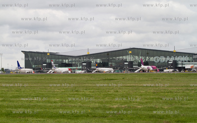 Port Lotniczy Gdansk im. Lecha Walesy. Nz. Widok na...