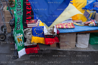 Lwow, Ukraina NZ Stoisko z gadzetami ,dochod ze sprzedazy...