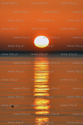 Wschod slonca na plazy w Gdyni Orlowie 18.02.2014 Fot....