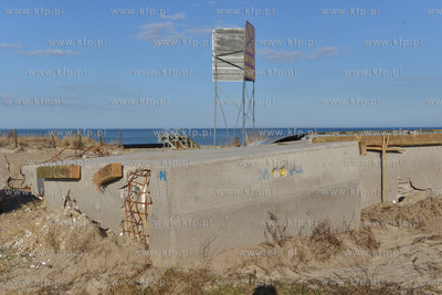 Mechelinki gm. Kosakowo (pow. Puck) Ogromne betonowo...