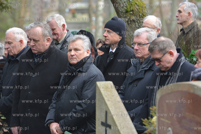 Rodzina, przyjaciele, znajomi, wspolpracownicy - setki...