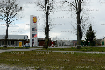 Gdynia. Stacje paliw na ul. Hutniczej. Nz. Jak widac...