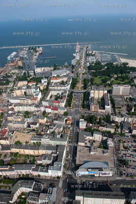 Gdynia w przeddzien Zlotu Zaglowcow 28.06.2009 fot....