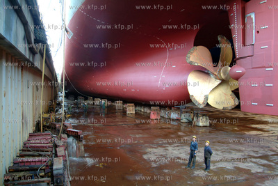 Stocznia Gdynia S.A. W doku najdluzszy wybudowany w...