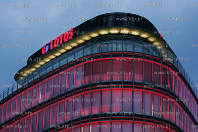 Gdansk, rafineria Grupy LOTOS, nowoczesny biurowiec....