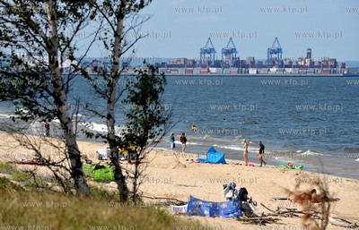 Plaza w Gdansku Gorkach Zachodnich na Zatoka Gdanska.....