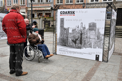 Wystawa Gdansk miasto od nowa na Dlugim Targu. Zdjęcia...