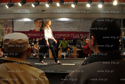 Pokaz mody w centrum handlowym Galeria Bałtycka w...