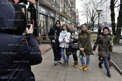 Gdańsk, ul. Jana Heweliusza. Piłkarze Lechii Gdańsk...