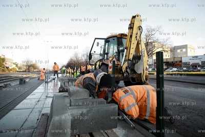 Gdansk. Remont torowiska wzdluż brzeznianskiego odcinka...
