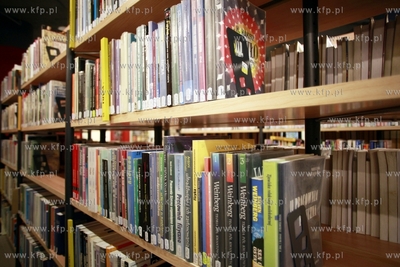 Gdańsk. Centrum Handlowe Manhattan. Biblioteka Manhattan.
08.03.2012
fot....