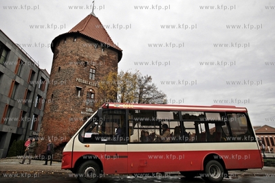 Inauguracja linii autobusowej 100, ktora mieszkancy...