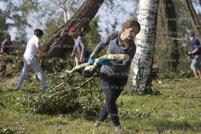 Skutki nawałnicy, która z piątku na sobotę przeszła...