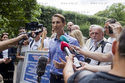 Park Oliwski. Konferencja Kacpra Płażyńskiego, kandydata...