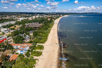 Wejscie na plażę na wysokości SKŻ i WOPR w Sopocie.
01.08.2022
fot....