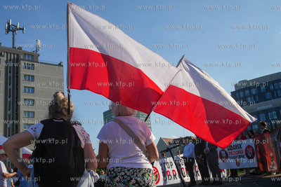 Gdańsk, Plac Solidarności. Demonstracja, pod hasłem...