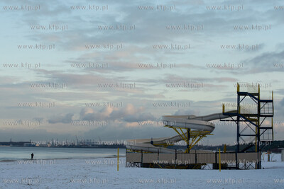 Zimowa krajobraz na plaży w Jelitkowie. 3.12.2021...