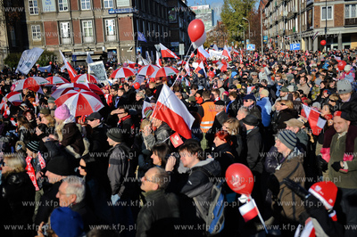 Gdansk. Parada z okazji 93 rocznicy odzyskania przez...