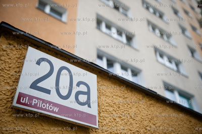 Gdansk. Zaspa. Budynek przy ul Pilotow 20.
24.07.2012
fot....
