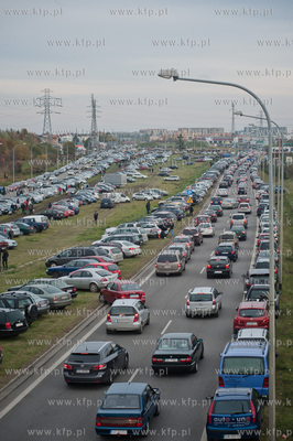 Gdansk. Samochody zaparkowane na ulicy Armi Krajowej...