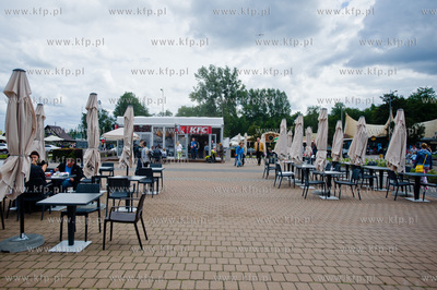 Gdynia. Skwer Kosciuszki. Plac przy fontannie. Nowo...