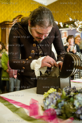 Gdansk. Dom Uphagena. Przekazanie i prezentacja unikatowej...