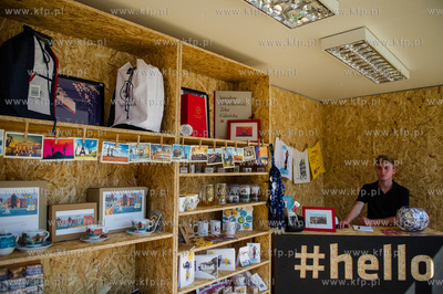 Gdansk. Skwer miedzy ulica Mariacka, a Sw. Ducha. Prezentacja...