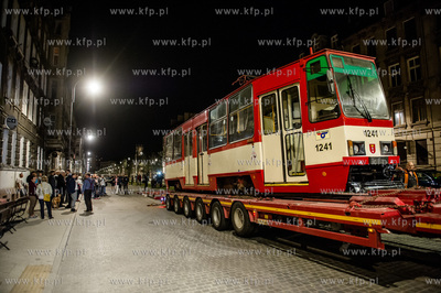 Gdansk. Dolne Miasto. Operacja ustawiania zabytkowego...